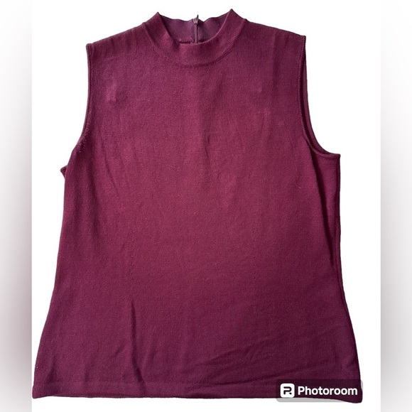 St. John Knits Mock Neck Santana Knit
Sleeveless Top Cranberry Burgundy Size M - Picture 1 of 9